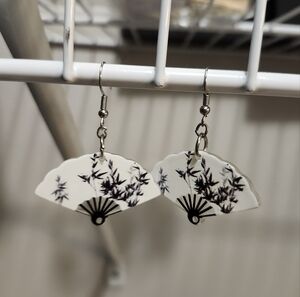NWOT Chinese Fan Charm Dangle Drop Earrings